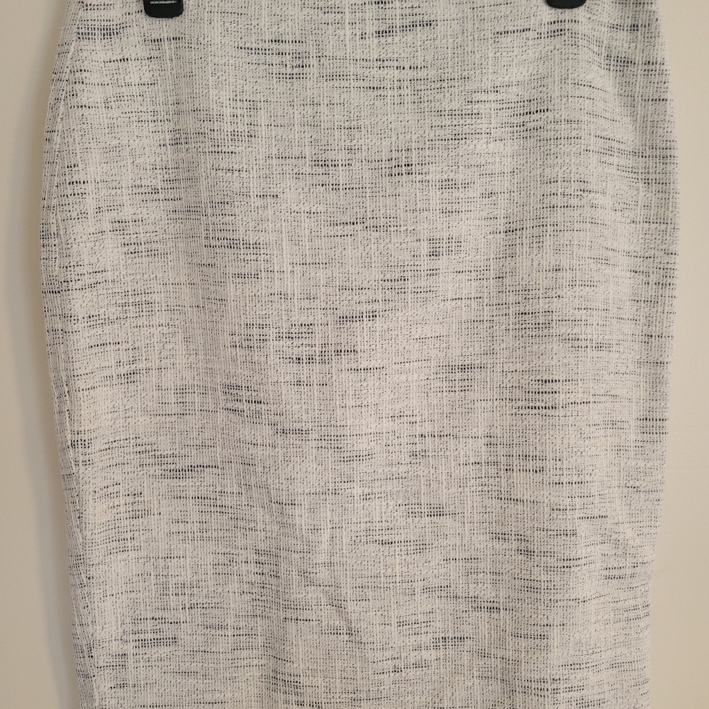 Ann Taylor Cream and Navy Skirt Women's Size 6